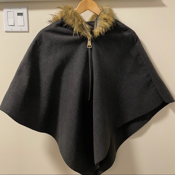 Poncho - Picture 1 of 3